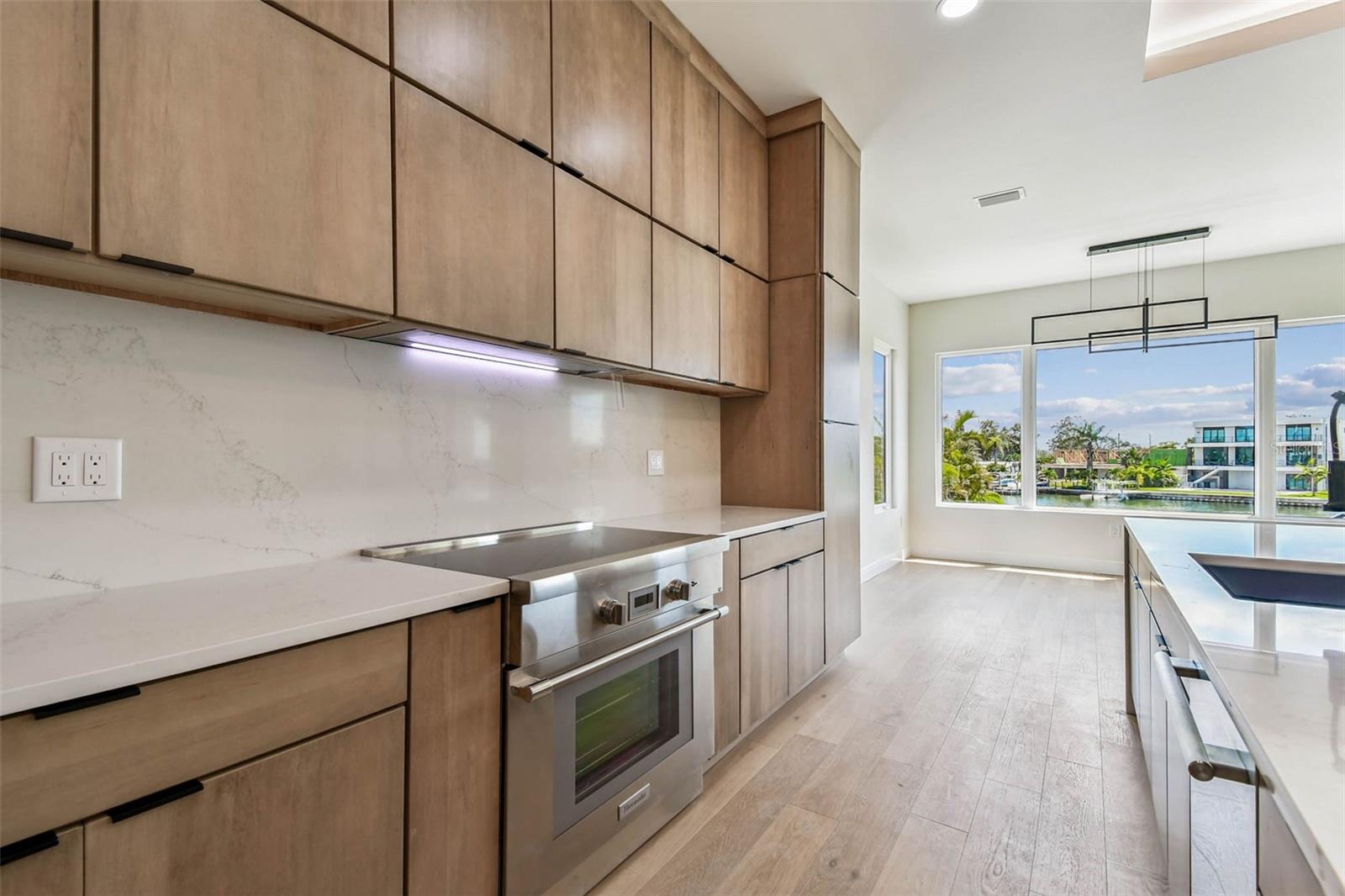 TB8422429 Property Photo