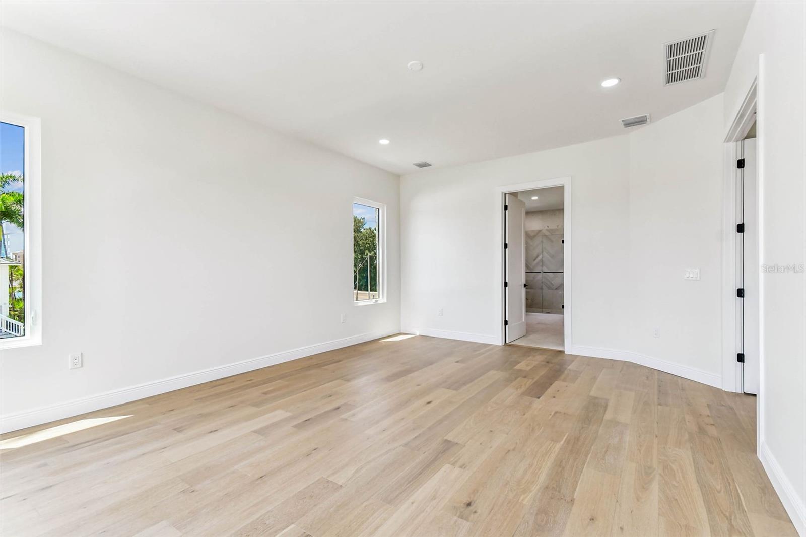 TB8422429 Property Photo