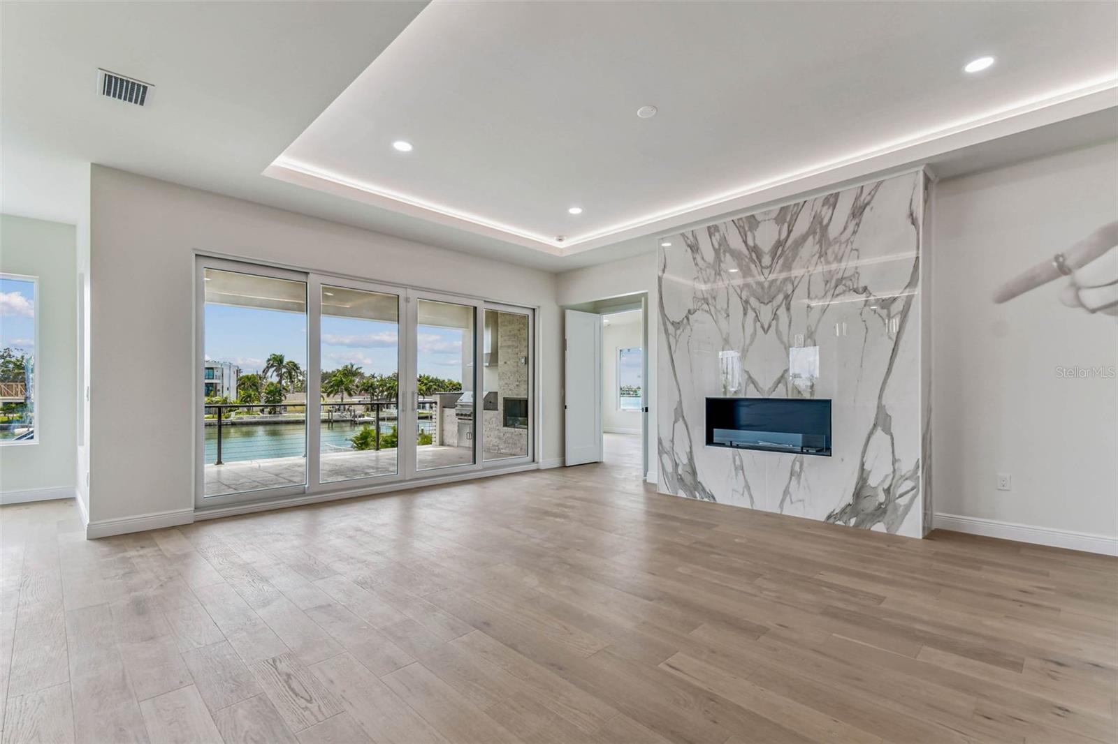 TB8422429 Property Photo