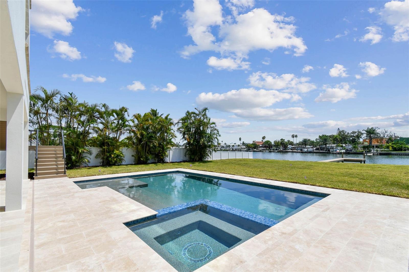 TB8422429 Property Photo