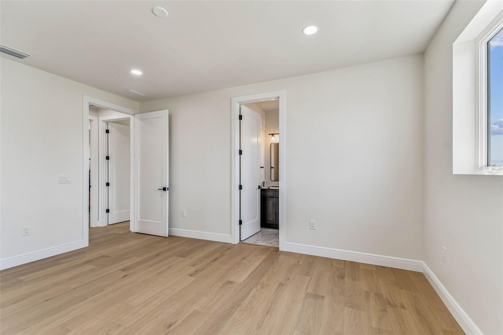 TB8422429 Property Photo