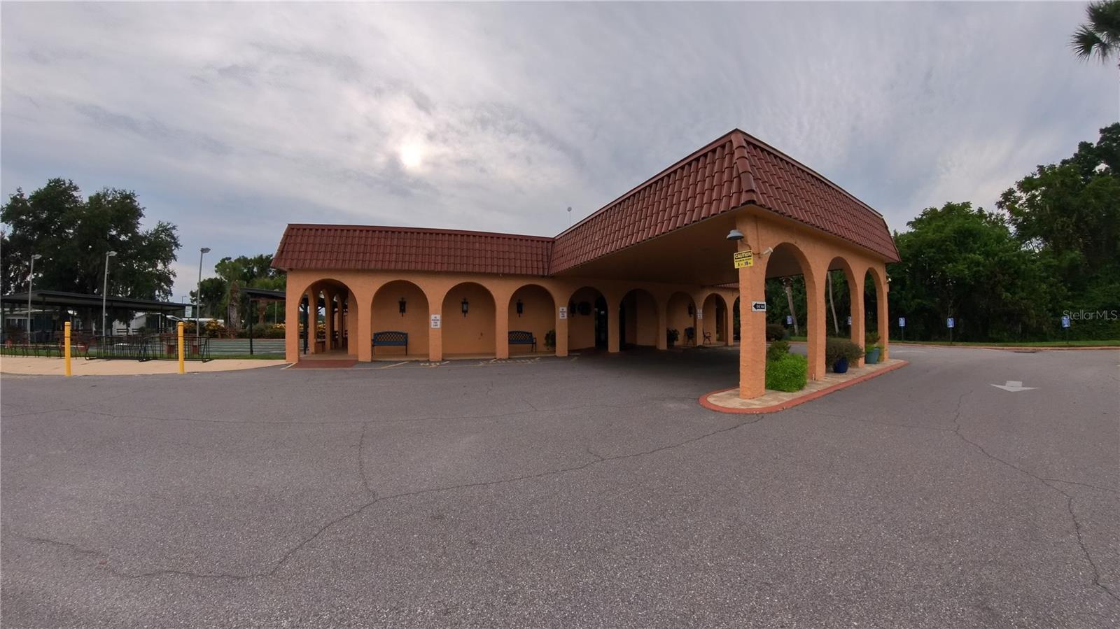 TB8422483 Property Photo