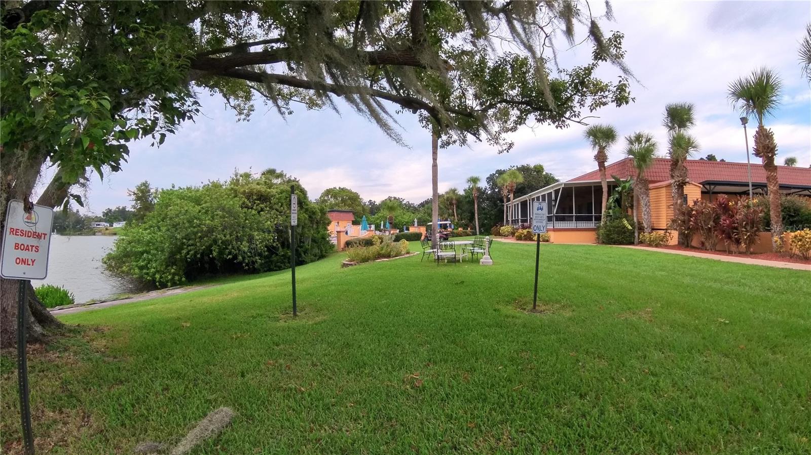 TB8422483 Property Photo