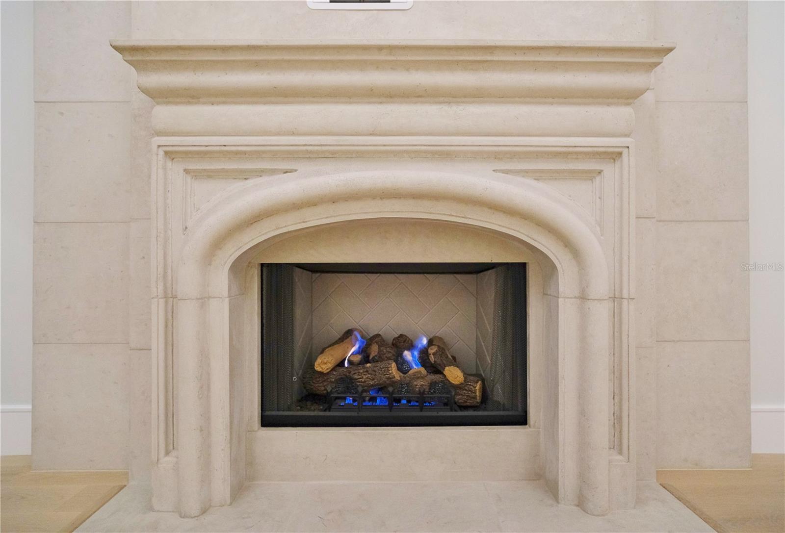 A4663567 Property Photo