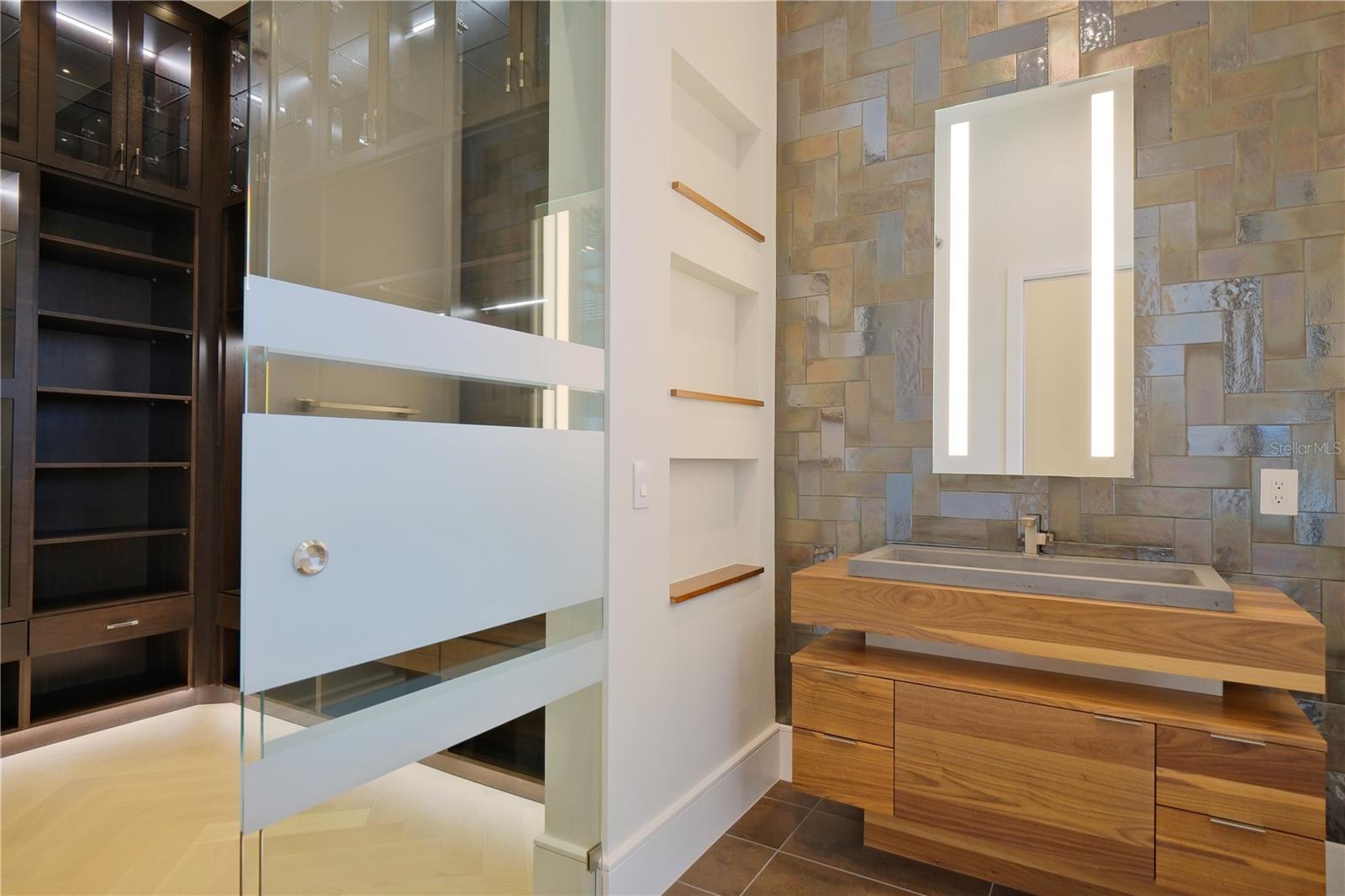 A4663567 Property Photo