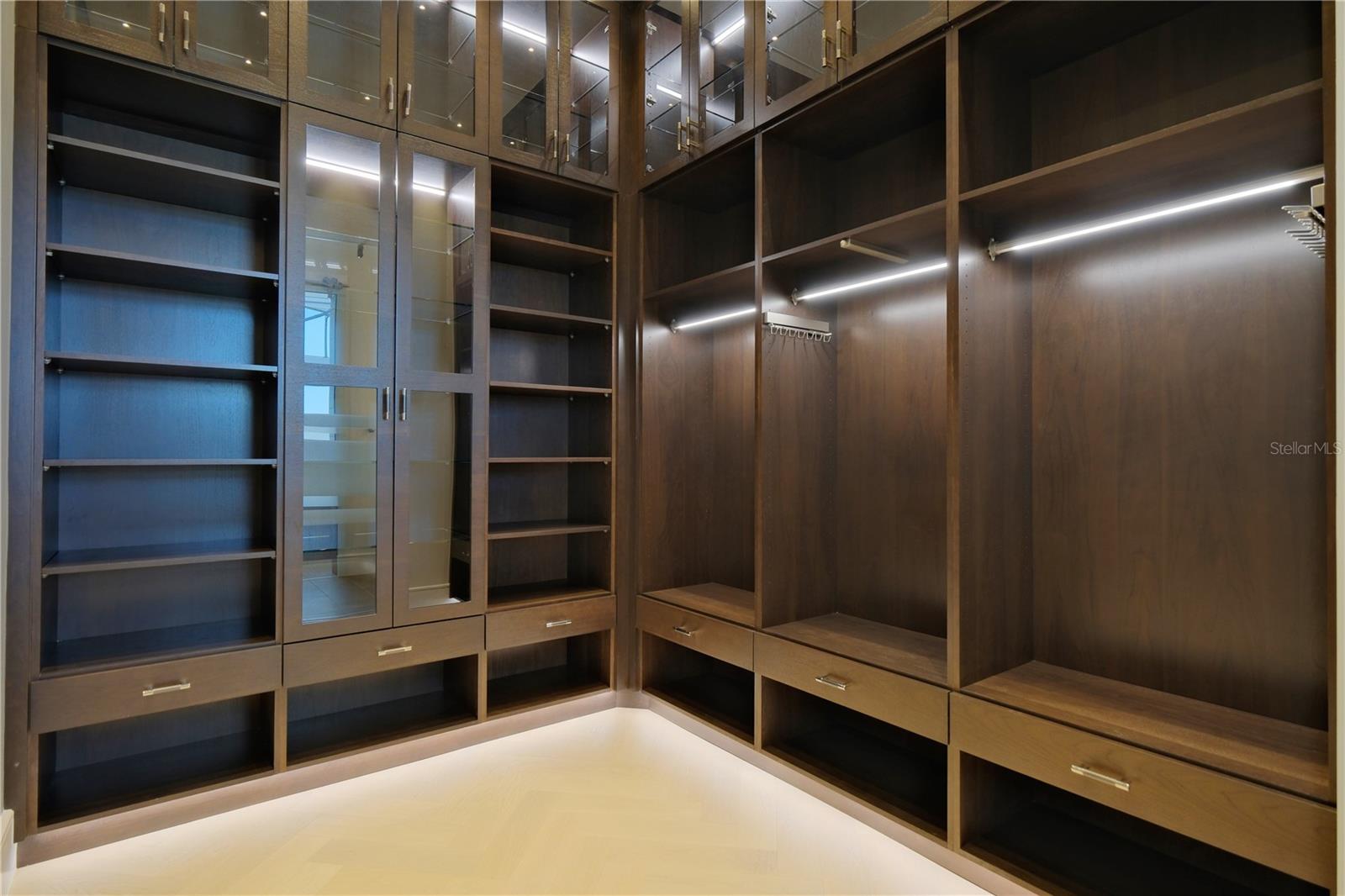 A4663567 Property Photo