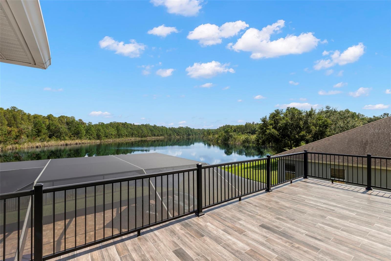 Primary Bedroom Sundeck