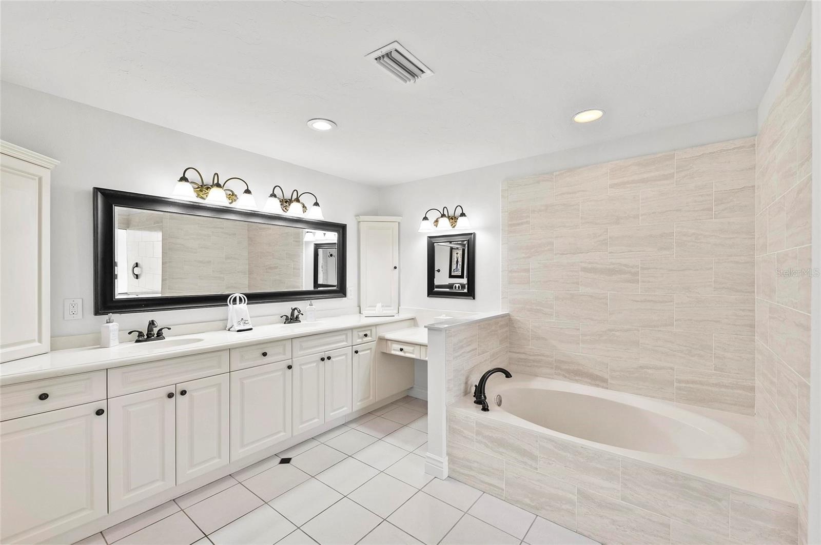 A4663579 Property Photo
