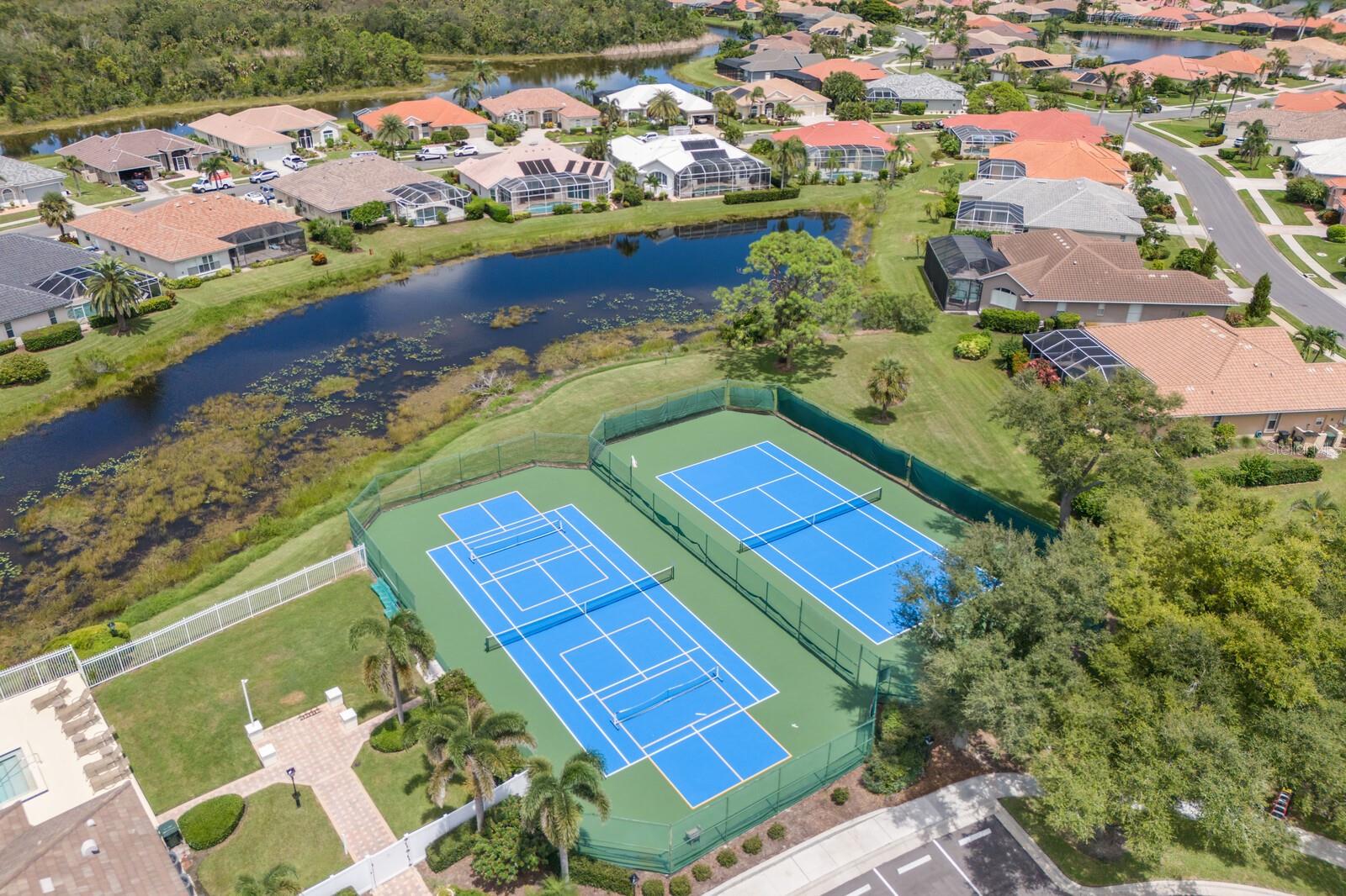 498 LAKE OF THE WOODS DR, VENICE, FL, 34293