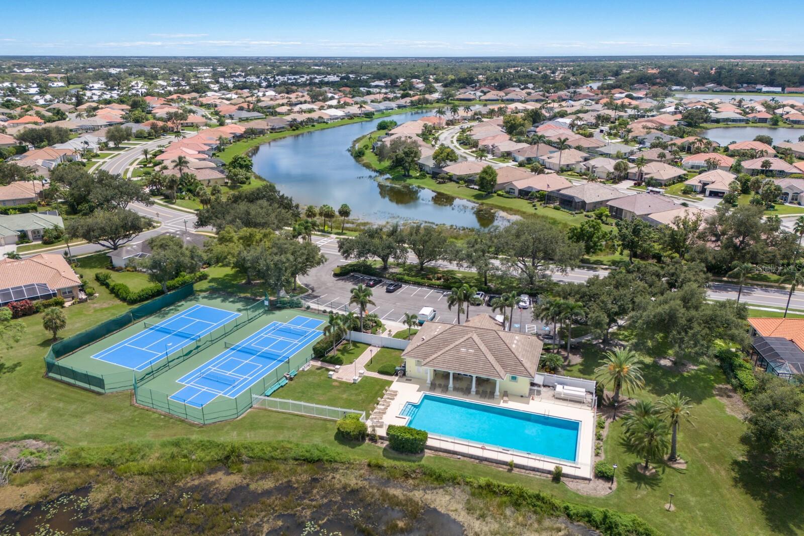 498 LAKE OF THE WOODS DR, VENICE, FL, 34293