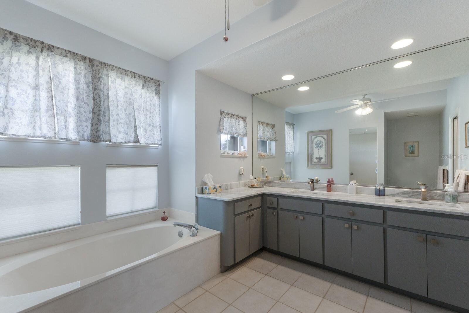 498 LAKE OF THE WOODS DR, VENICE, FL, 34293