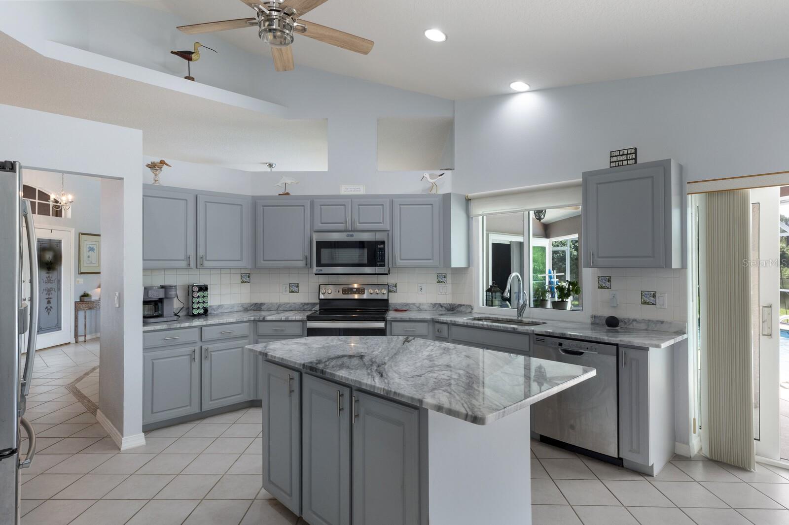 498 LAKE OF THE WOODS DR, VENICE, FL, 34293