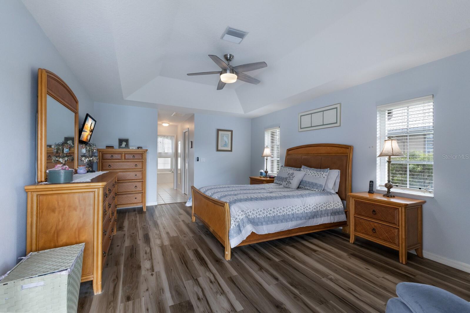 498 LAKE OF THE WOODS DR, VENICE, FL, 34293