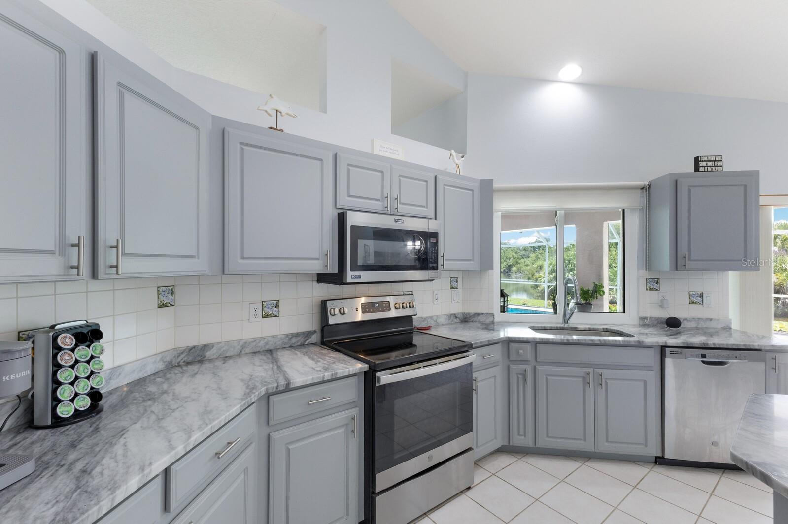 498 LAKE OF THE WOODS DR, VENICE, FL, 34293