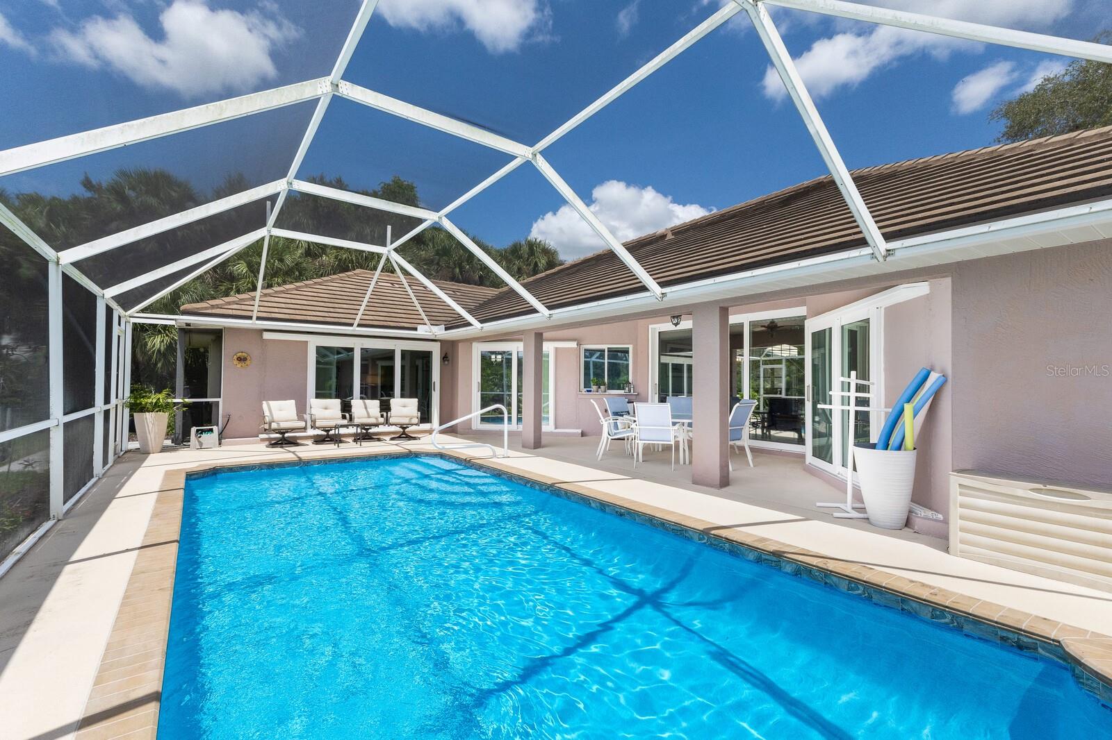 498 LAKE OF THE WOODS DR, VENICE, FL, 34293
