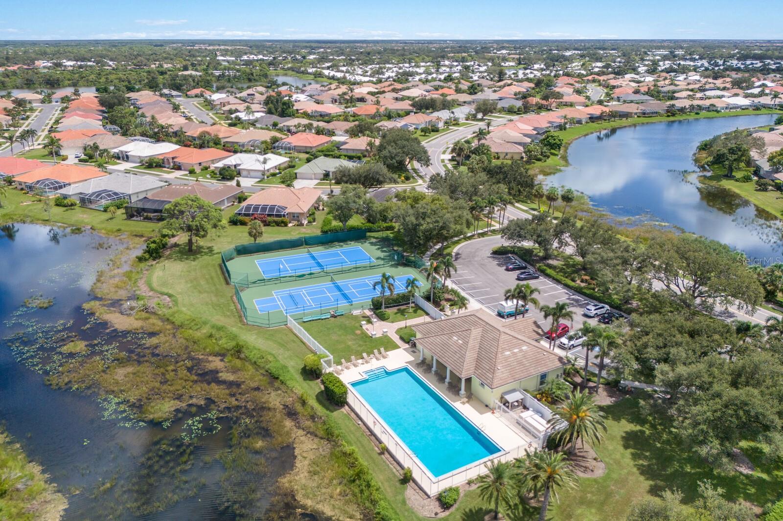 498 LAKE OF THE WOODS DR, VENICE, FL, 34293