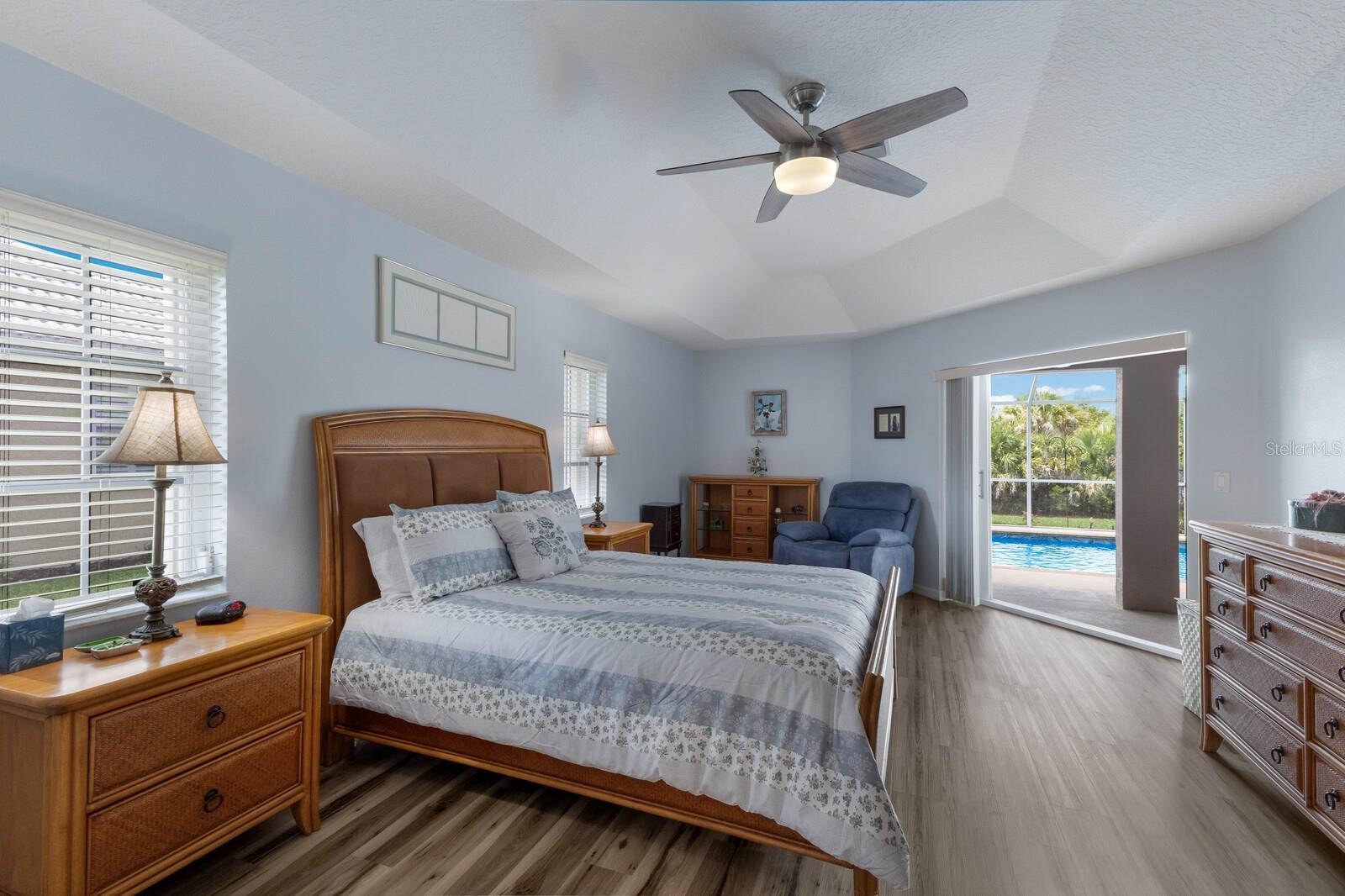 498 LAKE OF THE WOODS DR, VENICE, FL, 34293