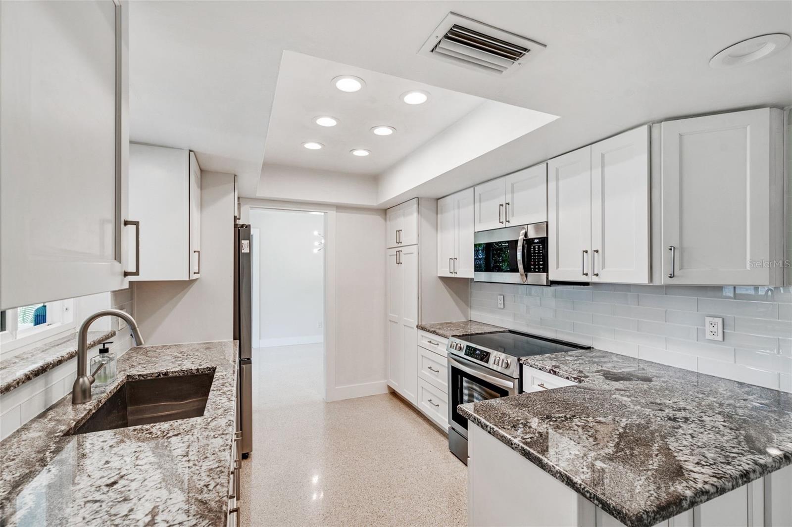 1877 DEL ROBLES DR, CLEARWATER, FL, 33764