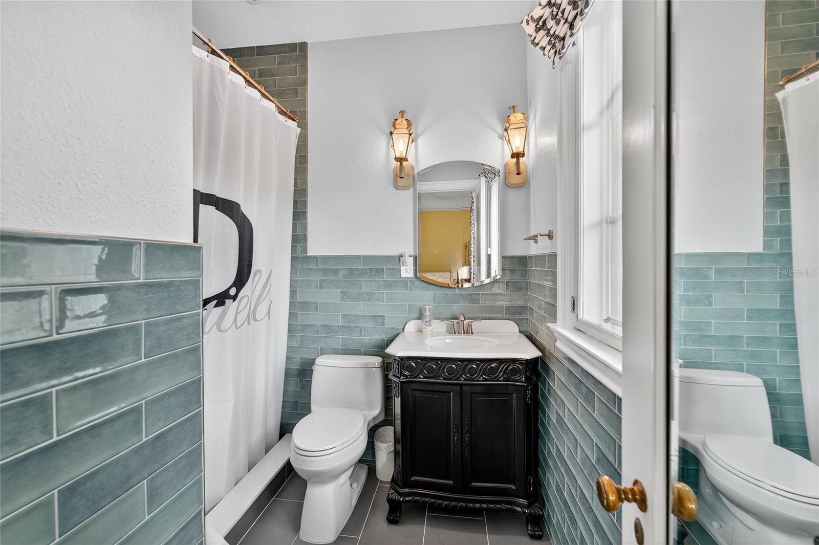 TB8422893 Property Photo