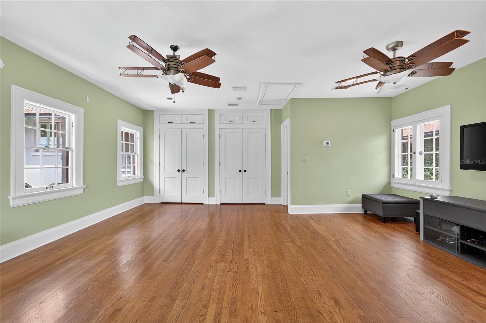 TB8422893 Property Photo