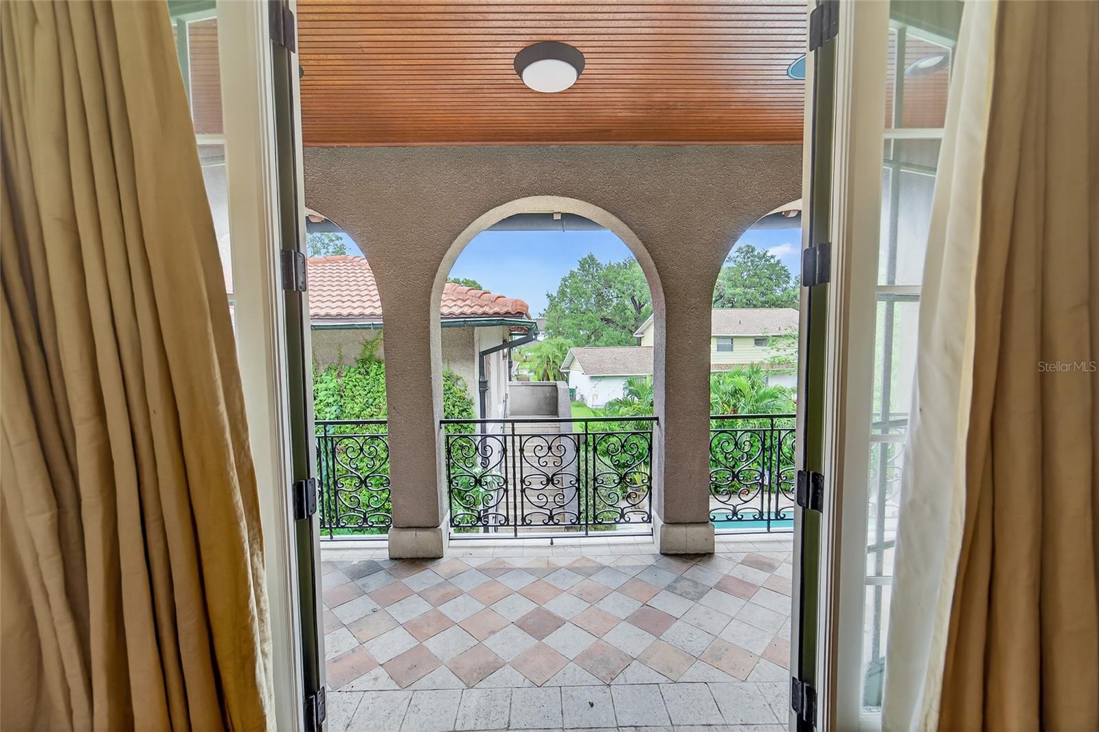 TB8422893 Property Photo