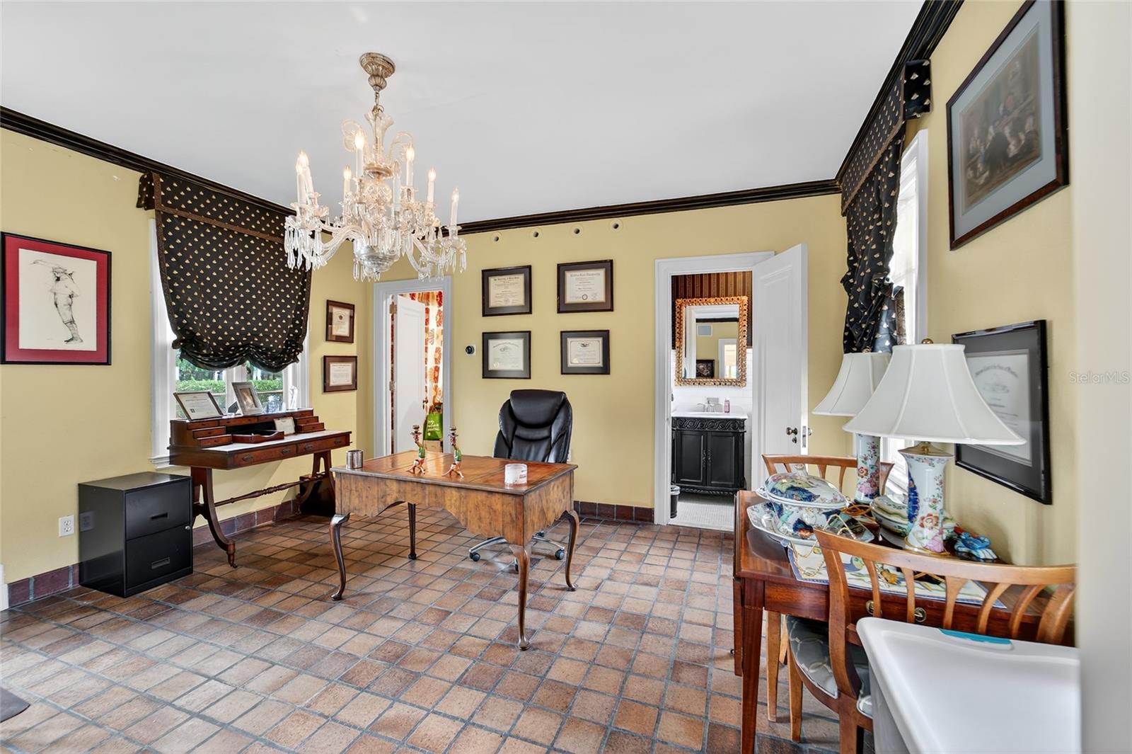 TB8422893 Property Photo