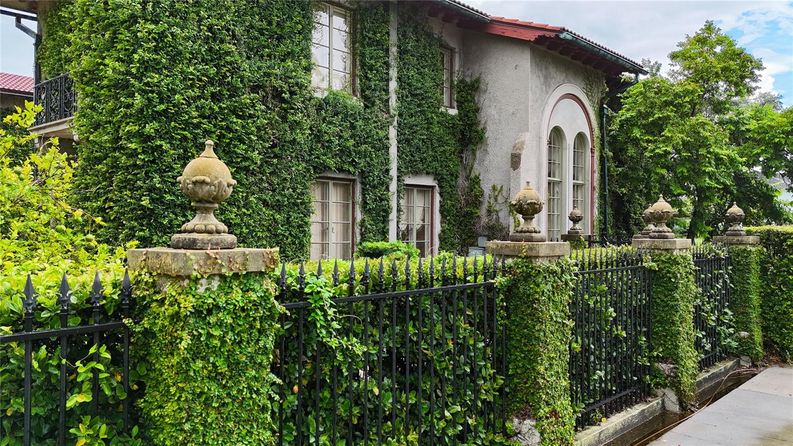 TB8422893 Property Photo