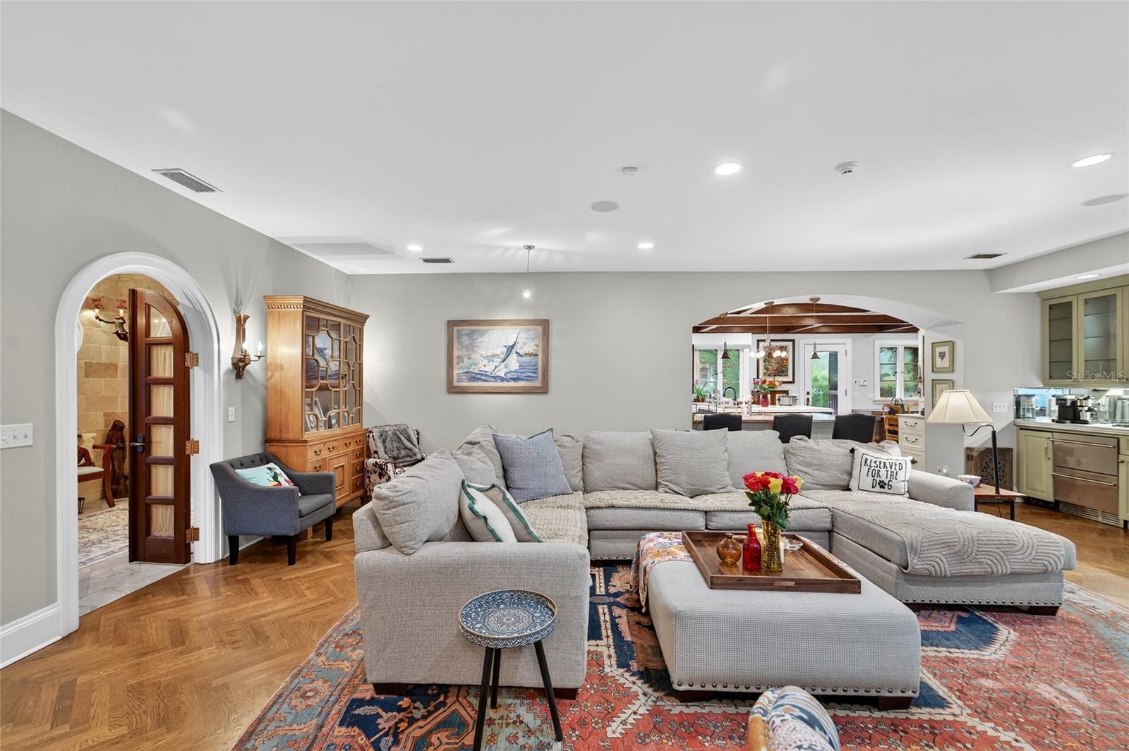 TB8422893 Property Photo