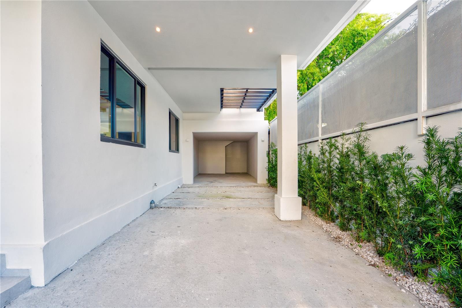 PR9115804 Property Photo