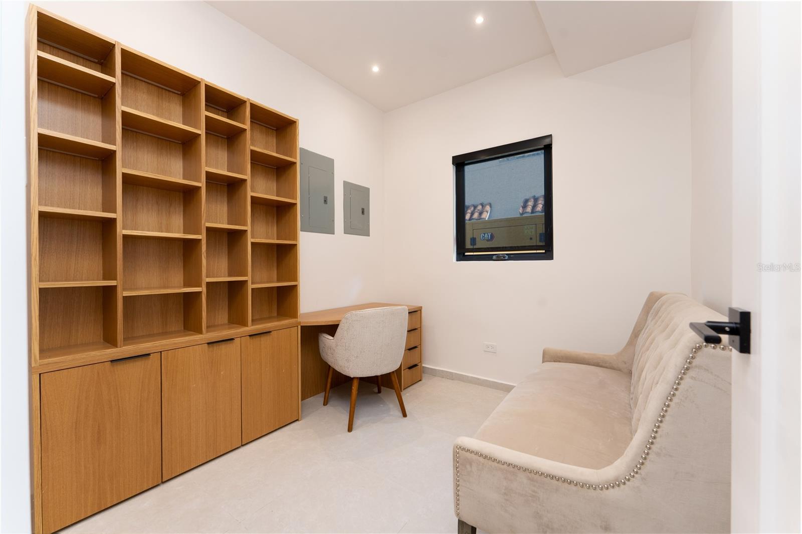 PR9115804 Property Photo