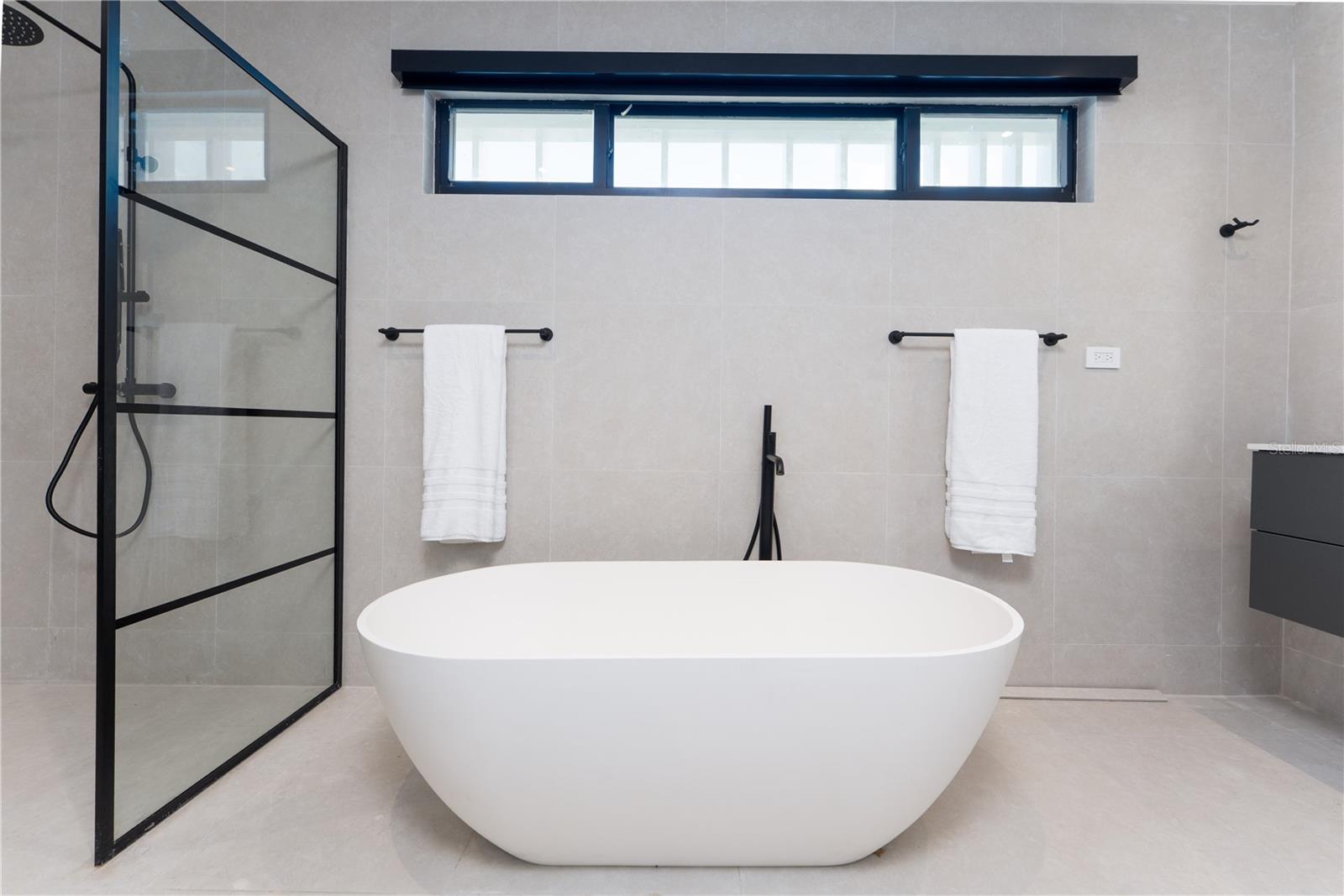 PR9115804 Property Photo