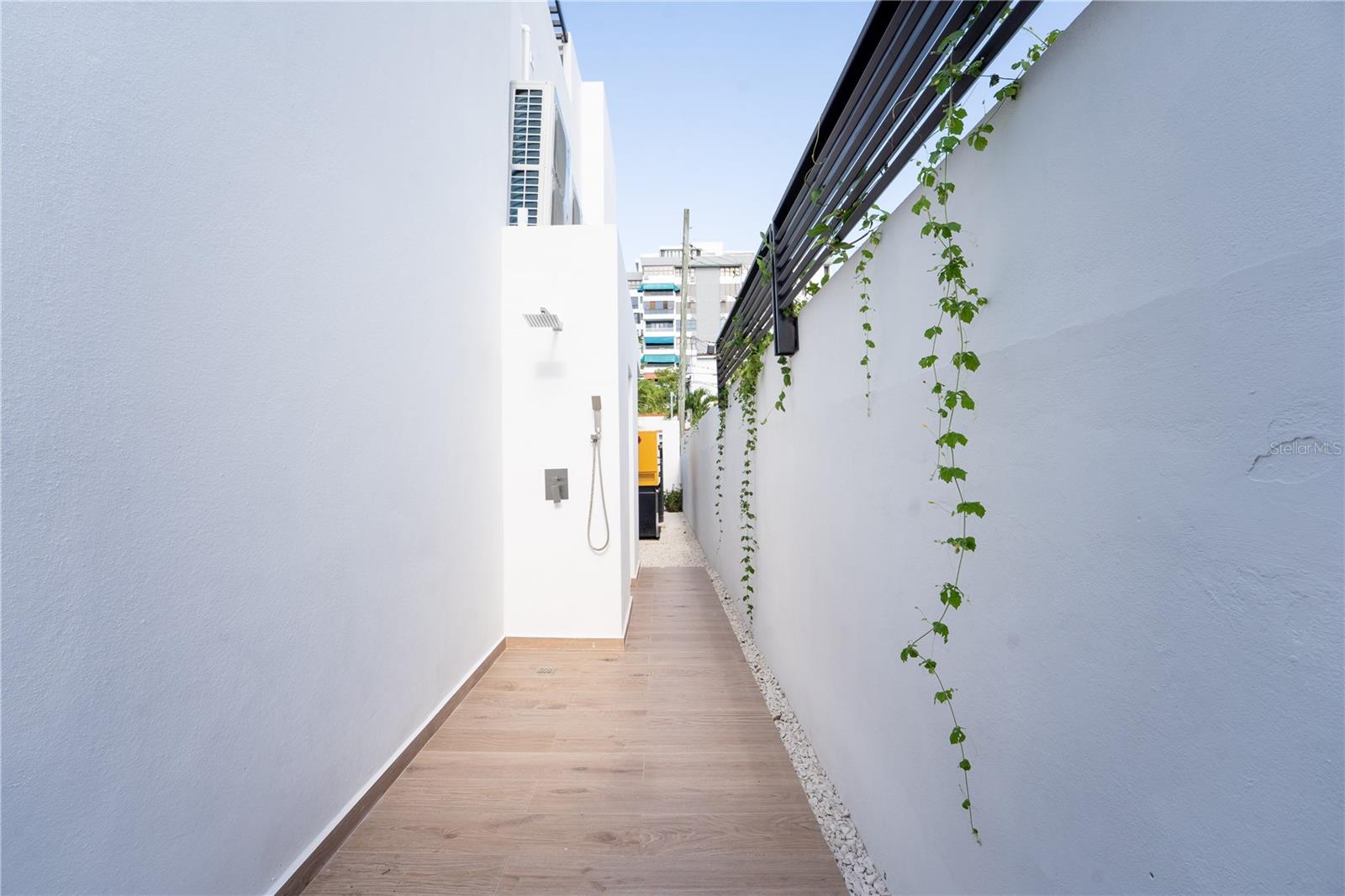 PR9115804 Property Photo