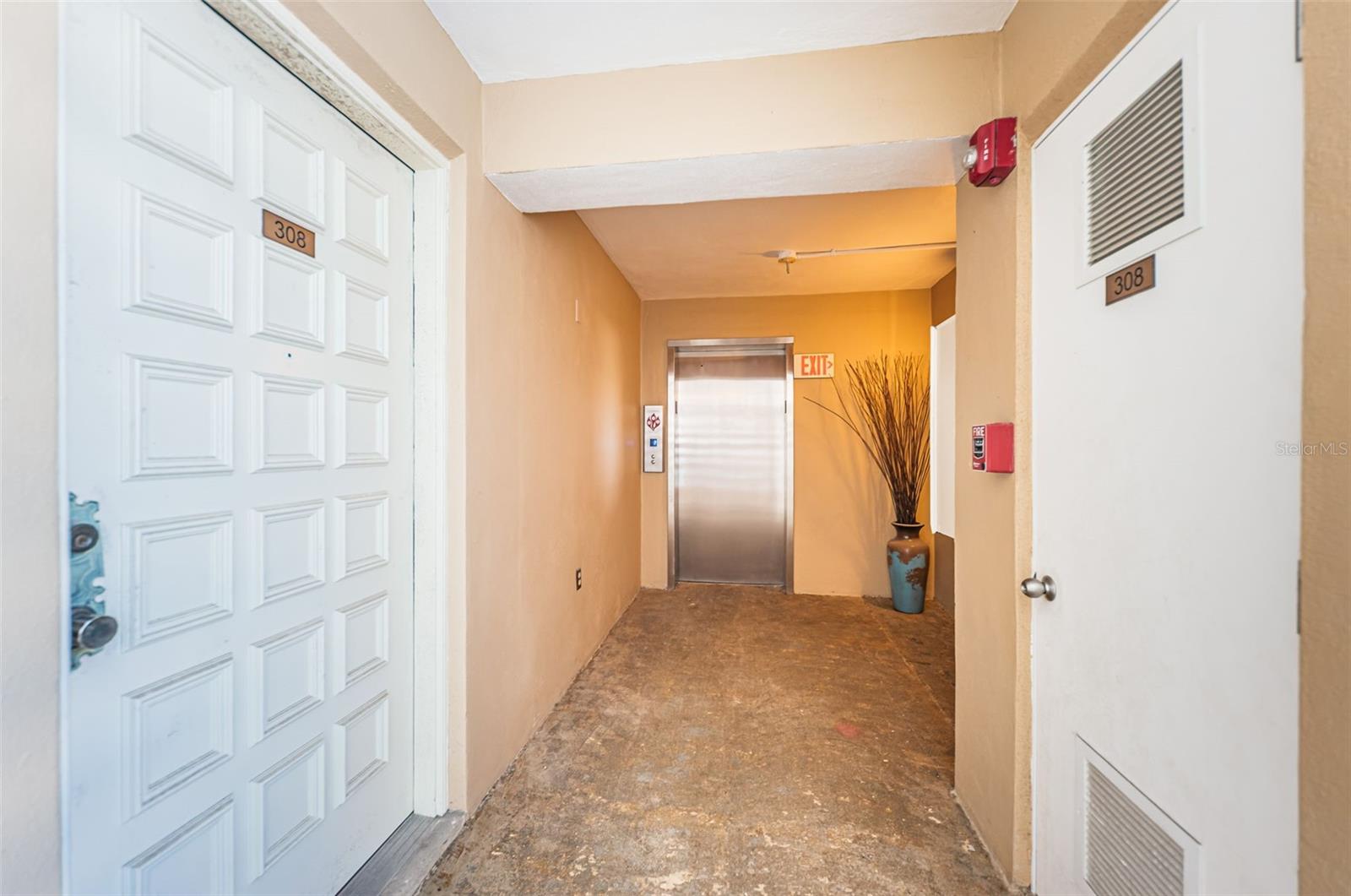 TB8423046 Property Photo