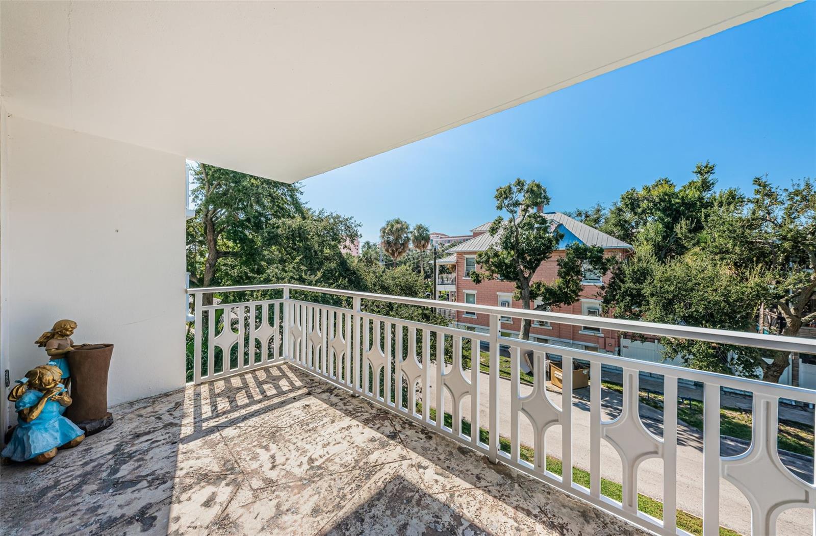 TB8423046 Property Photo