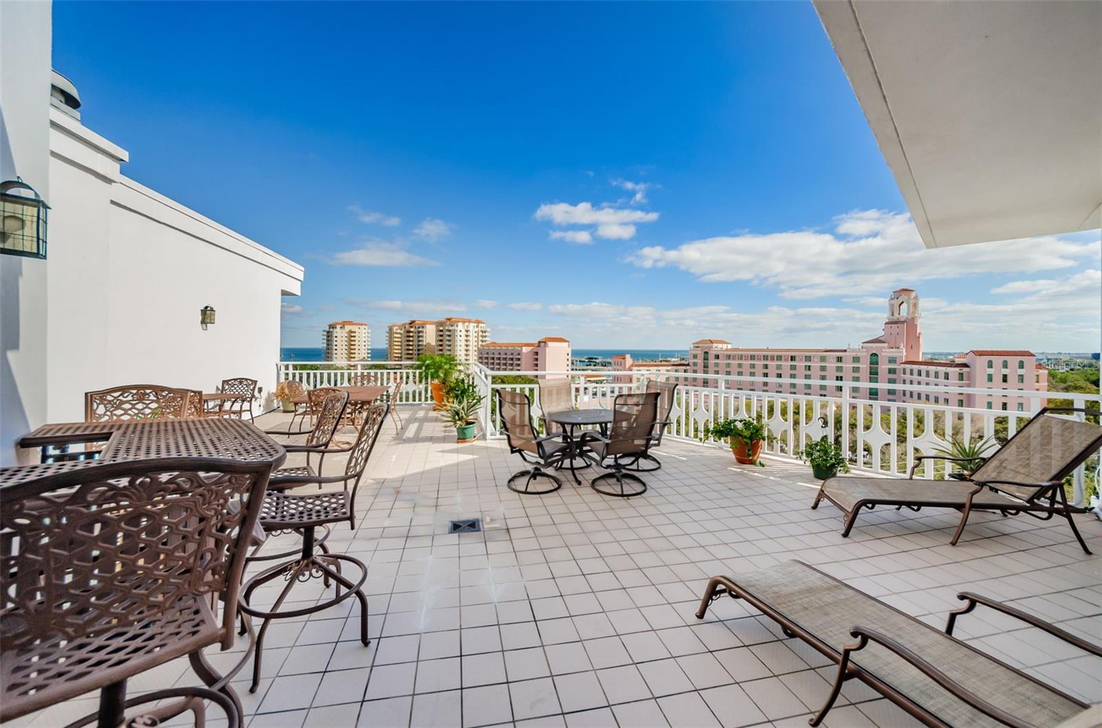 TB8423046 Property Photo