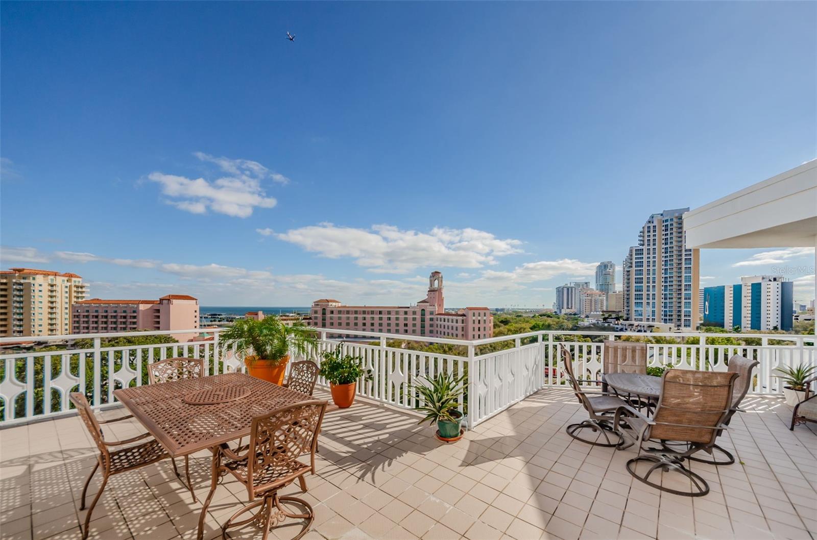 TB8423046 Property Photo