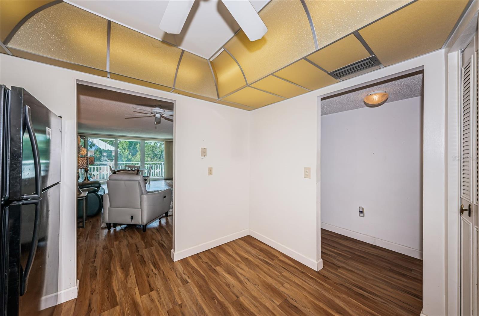 TB8423046 Property Photo