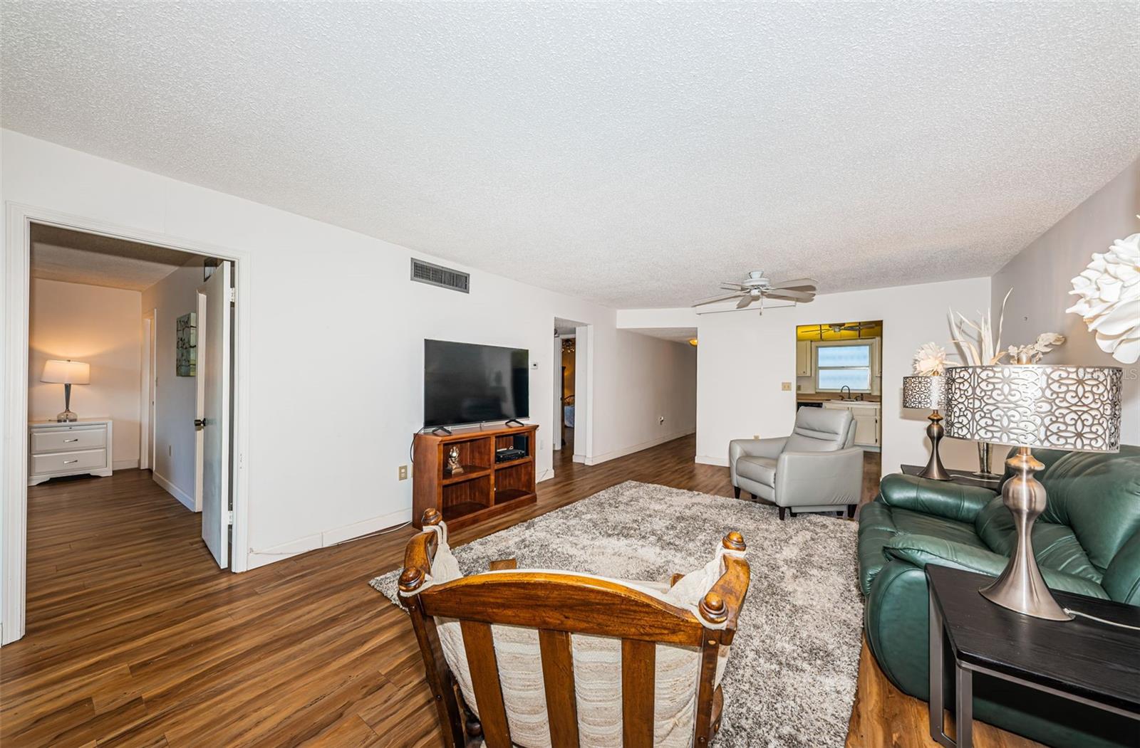 TB8423046 Property Photo