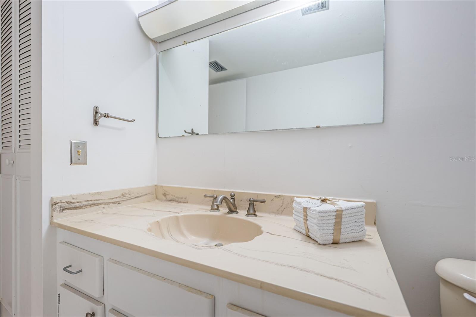 TB8423046 Property Photo