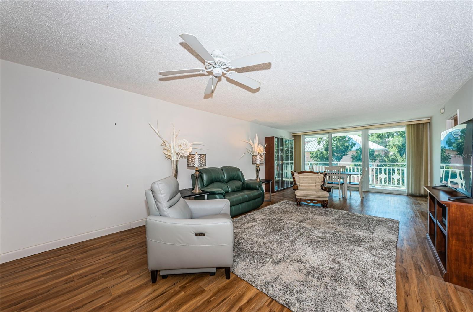 TB8423046 Property Photo