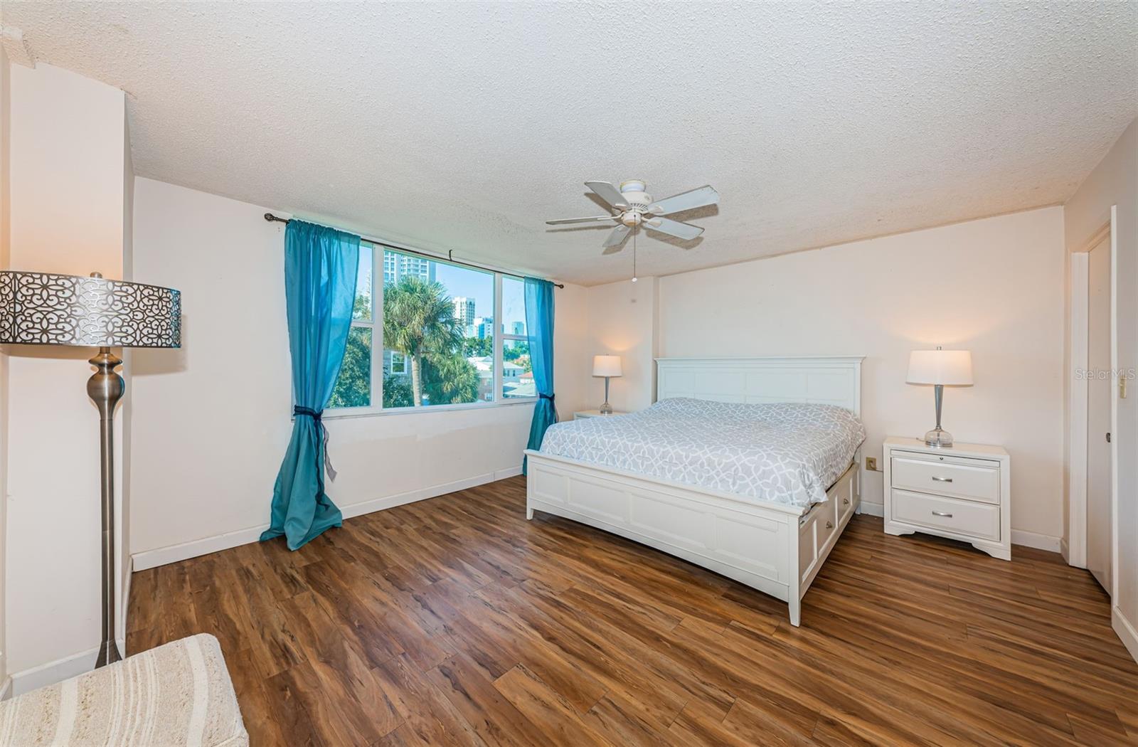 TB8423046 Property Photo