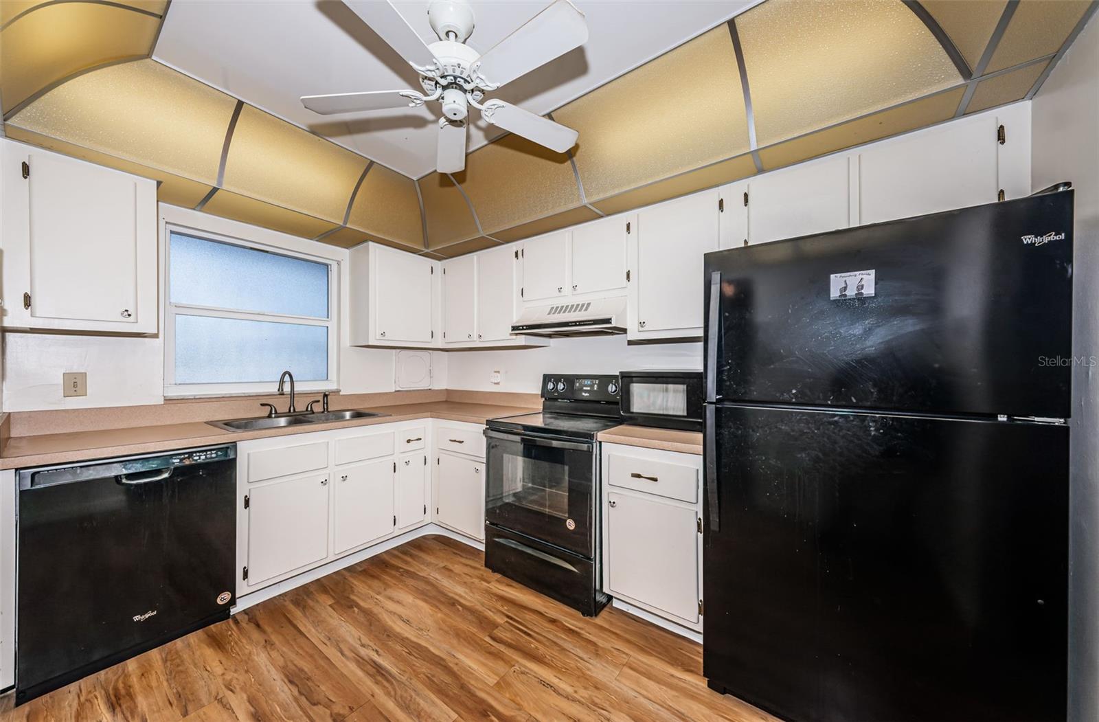 TB8423046 Property Photo