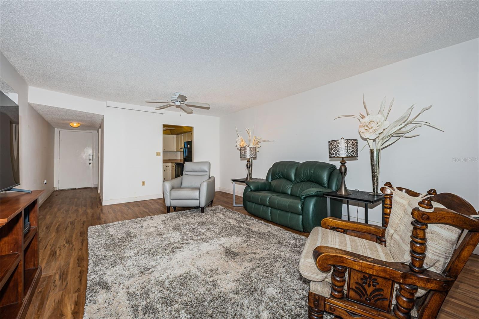 TB8423046 Property Photo