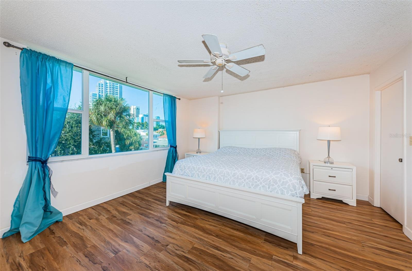 TB8423046 Property Photo