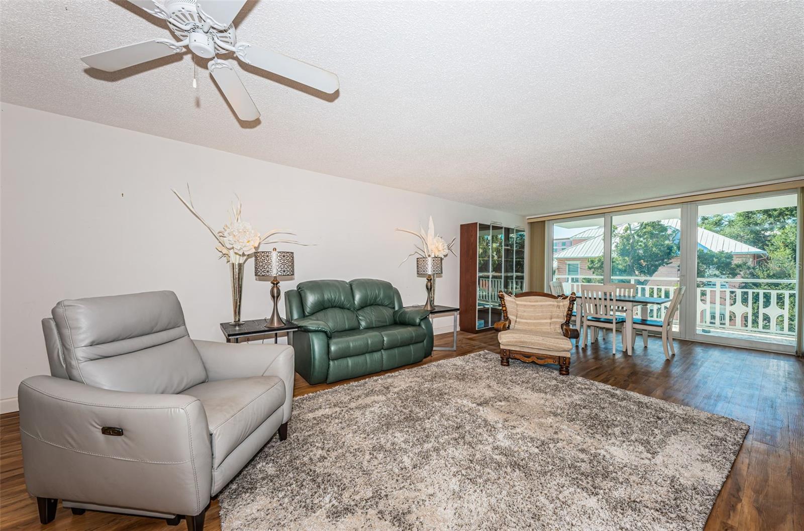 TB8423046 Property Photo