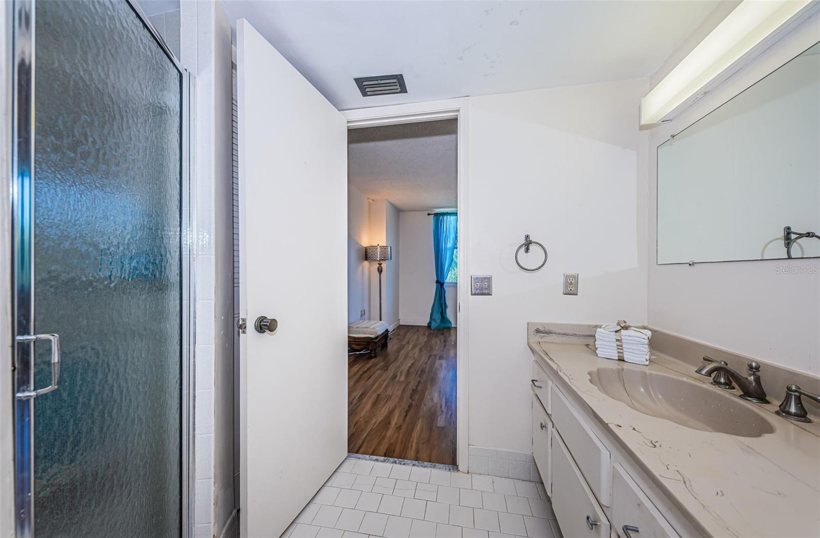 TB8423046 Property Photo