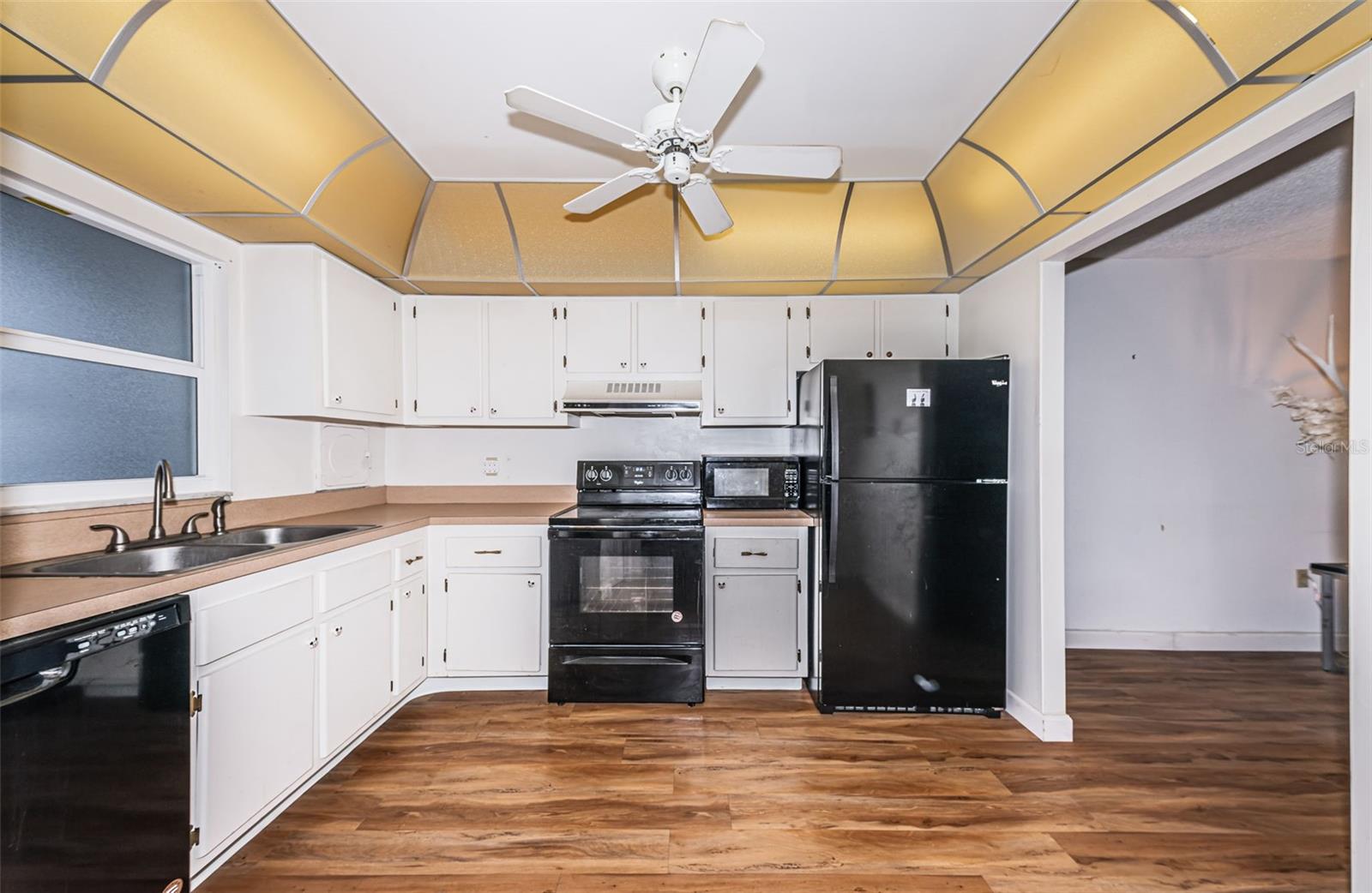 TB8423046 Property Photo