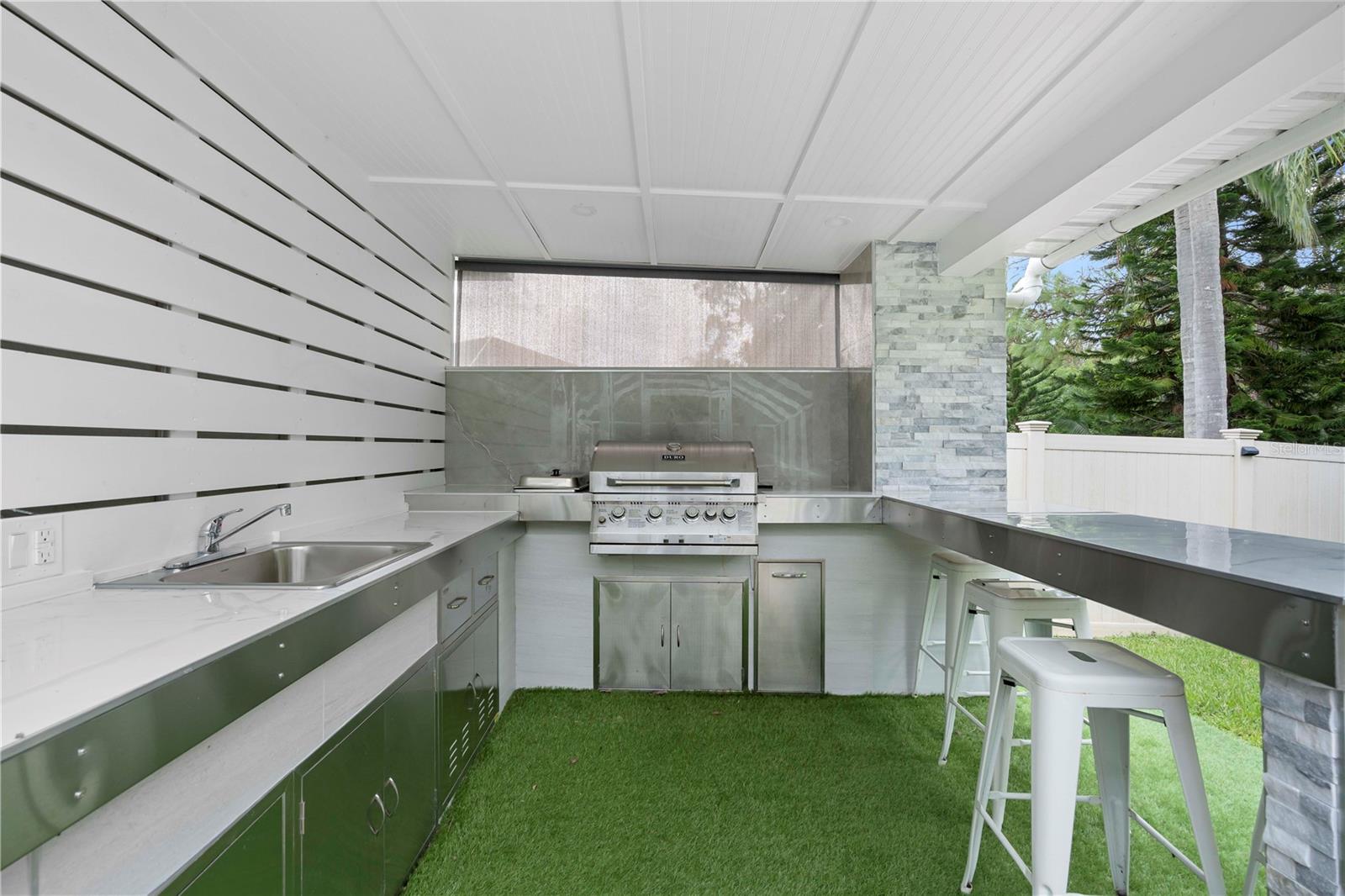 9905 WOODBAY DR DR, TAMPA, FL, 33626