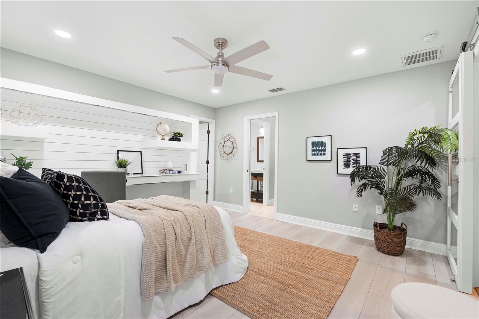 9905 WOODBAY DR DR, TAMPA, FL, 33626