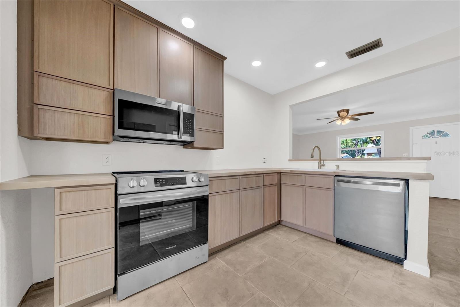 9046 1ST ST N, ST PETERSBURG, FL, 33702